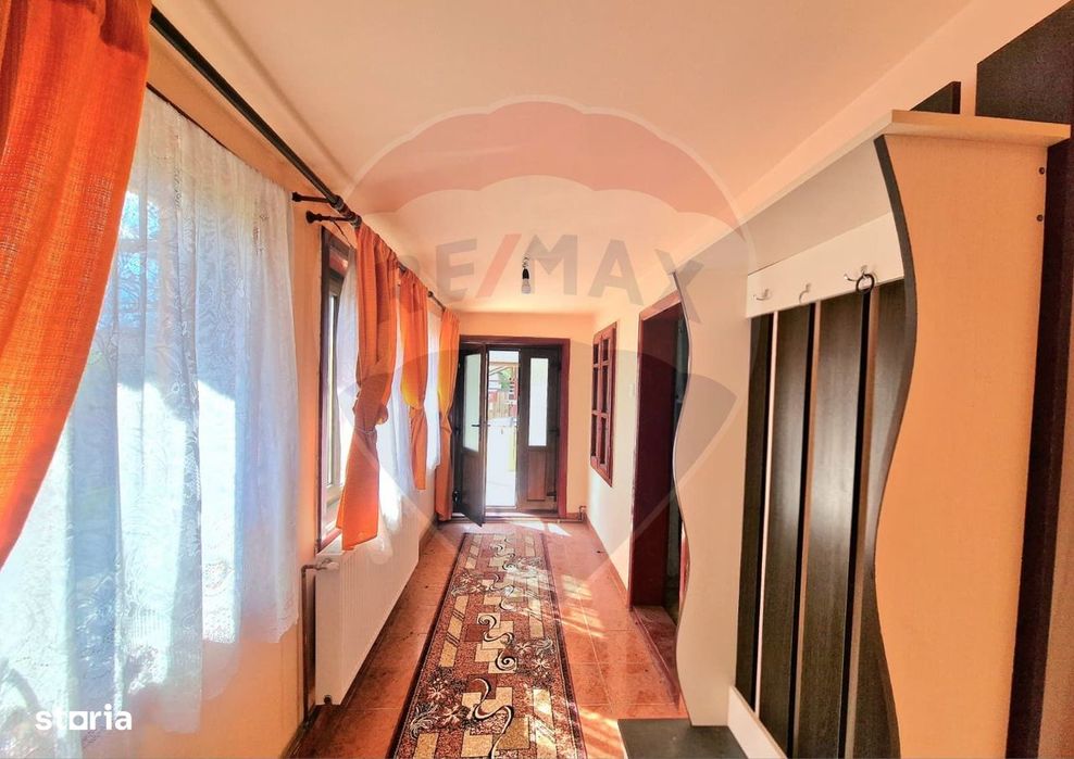 Casă cu 3 camere de vânzare
