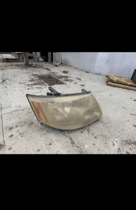 Alphard фара правая