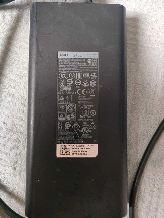 Мощен лаптоп Dell Precision 7750 17 inch 3 TB SSD (3 NVMe x 1 TB) RTX 3000 48 GB RAM i7 10850H Max 5.10 GHz