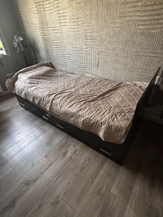 Продам кровать полуторку