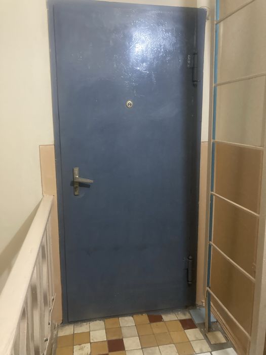 Входная железная дверь