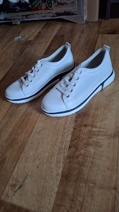 Кроссовки женские 40 размер