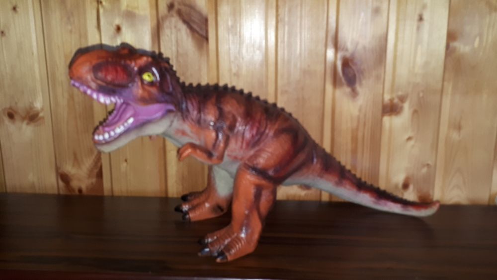 Продам динозавров.2000тг