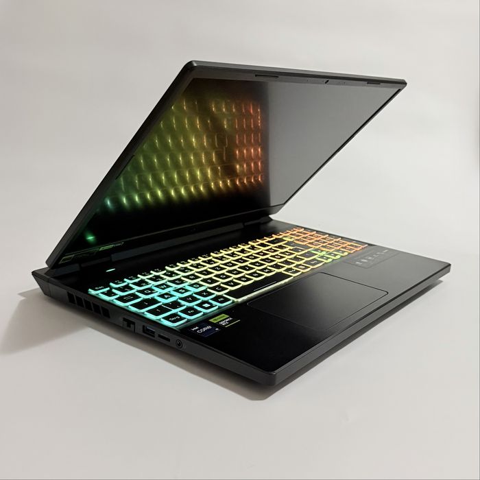 Acer Predator Helios 16/2.5K 165Hz/i9-13900HX/RTX 4070/32GB DDR5/1TB/RGB