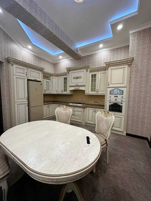 Сдаётся шикарный новый евродом на центр Луначарского.