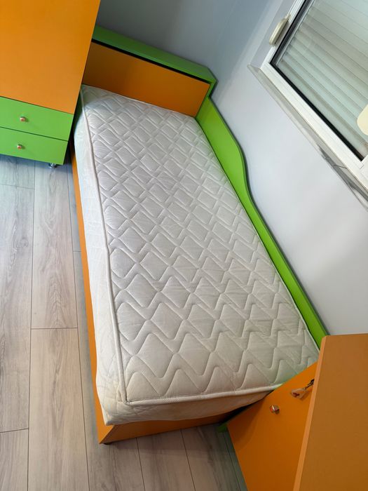 детски комплект от легло, гардероб и бюро