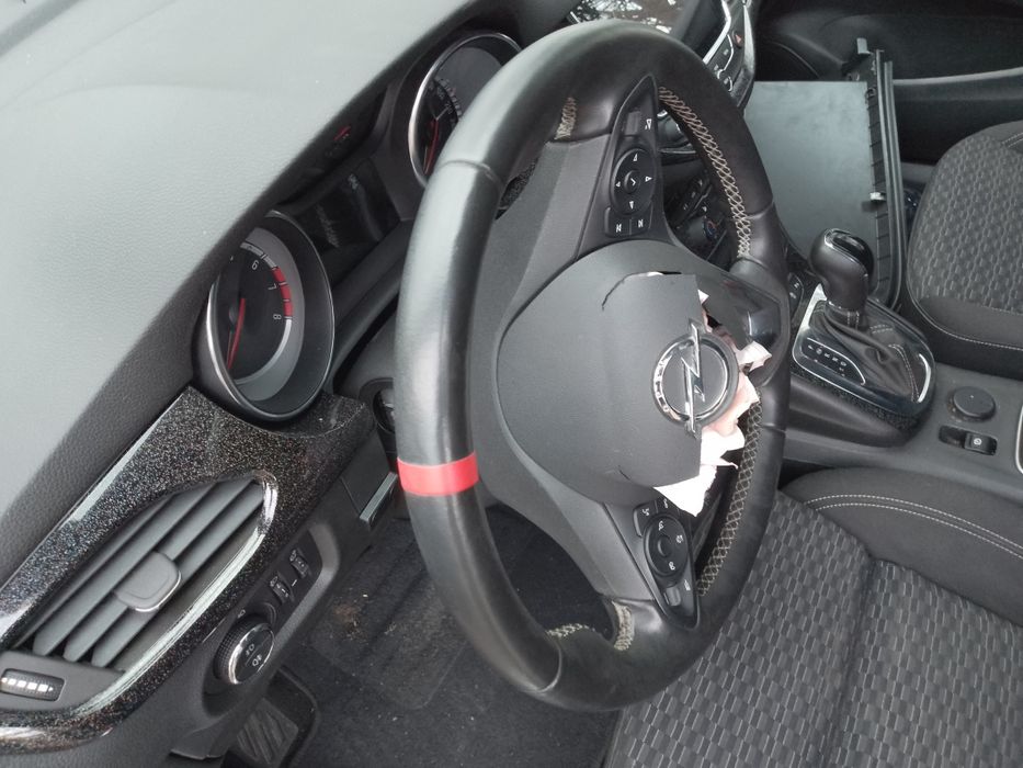 Продавам на части Опел Астра К 1.4Т автомат