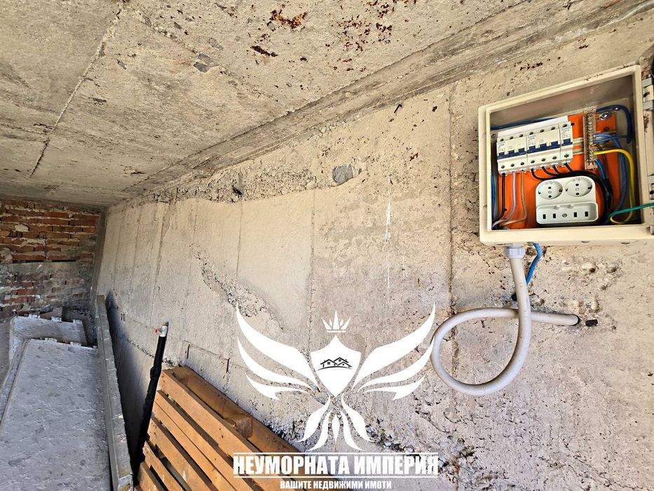 Триетажна къща с гараж и изолация 210РЗП с 564кв двор село Момчиловци