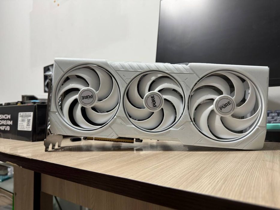 Продам RX 9070 XT Sapphire Pure