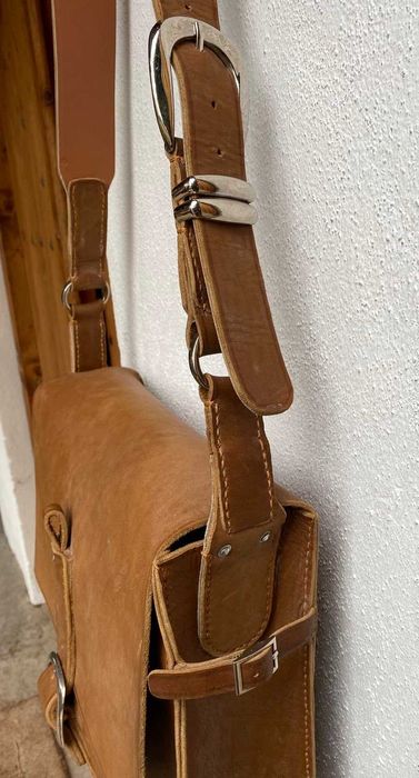 Ръчно шита чанта от естествена кожа