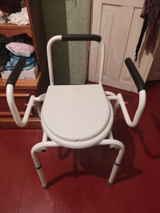 Санитарный стул МК 40 новый