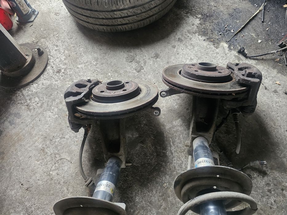 Fuzeta stanga dreapta cu disc și etrier Renault megan 2 1.5 E4