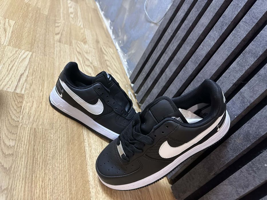 Oferta-Adidasi Nike noi cu eticheta