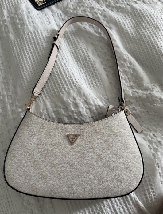 Сумка-багет Guess