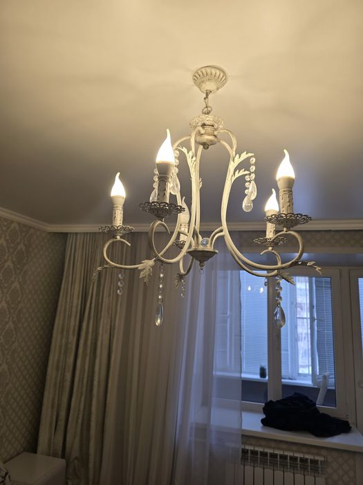 Продам люстрю 5000