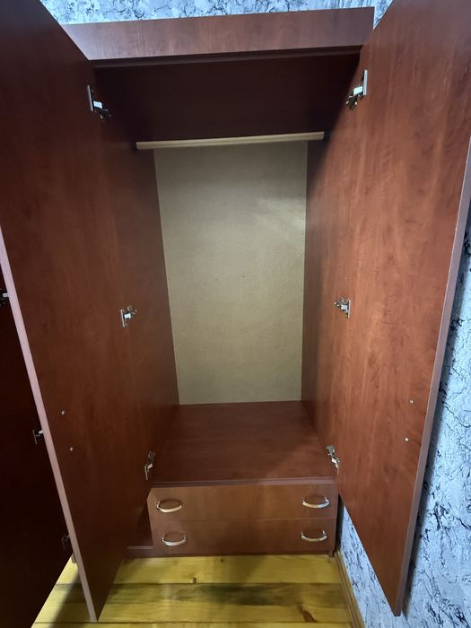 Качественный шкаф для одежды