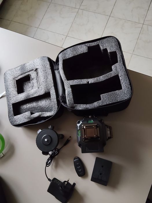 Nivelă Laser Milwakee  cu 16 linii Verzi