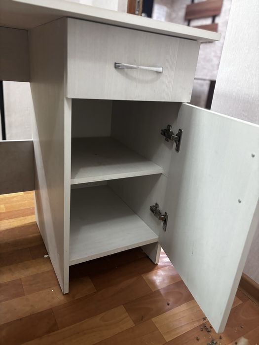 Продам стол с ящиком