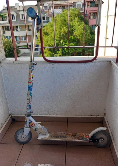 Детска тротинетка (на задно колело липсва лагер)