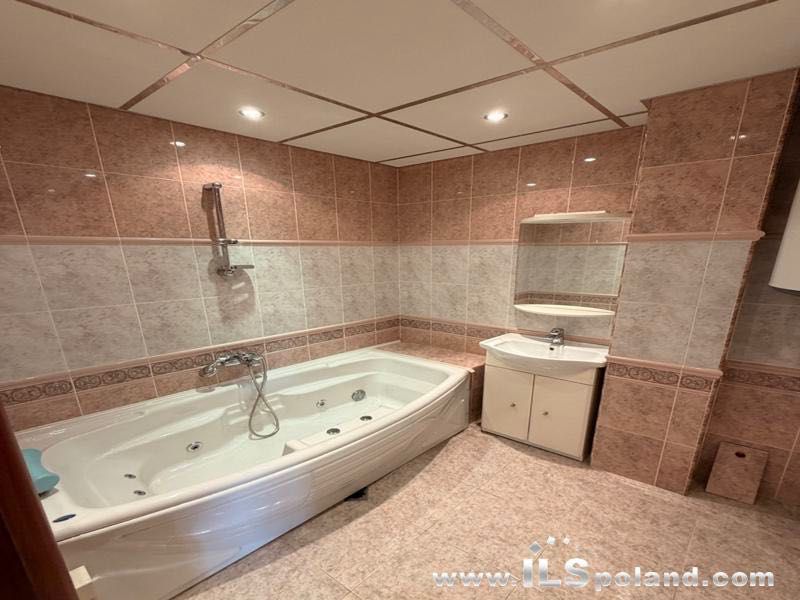 Продава се Многостаен апартамент в Варна, Окръжна болница - 195 кв.м за 1944 €/кв.м - Снимка #6