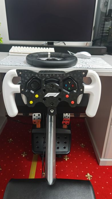Vând scaun Playseat Revolution cu volan de f1 și pedale logitech g920