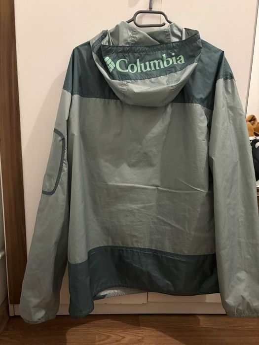 Vând jacheta Columbia
