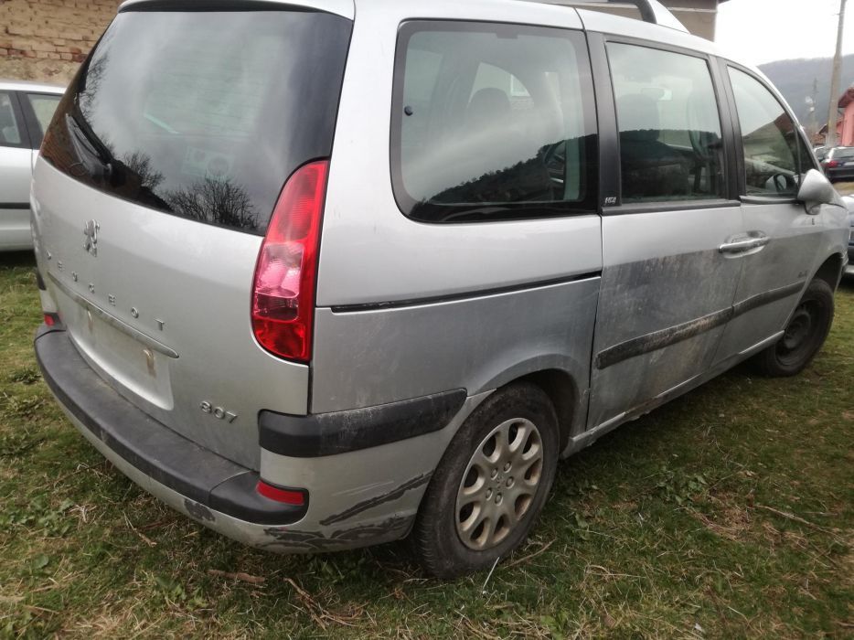 На части Пежо 807