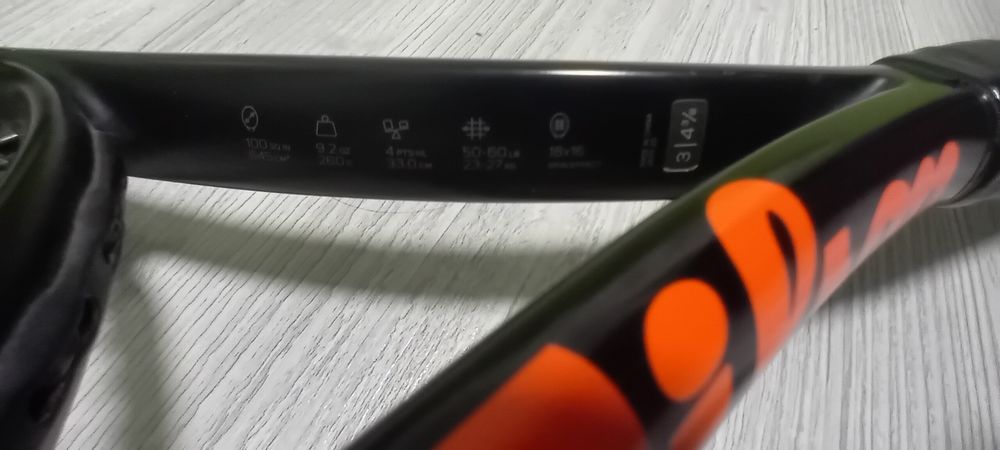 Rachetă tenis Wilson Burn 100ULS v4(100 cm llățime 645 lungime)