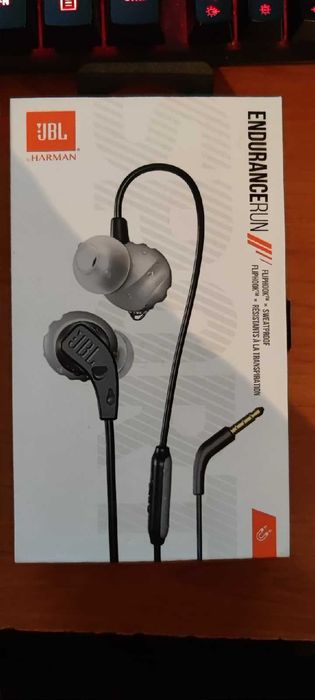 продаются наушники JBL Endurance RUN