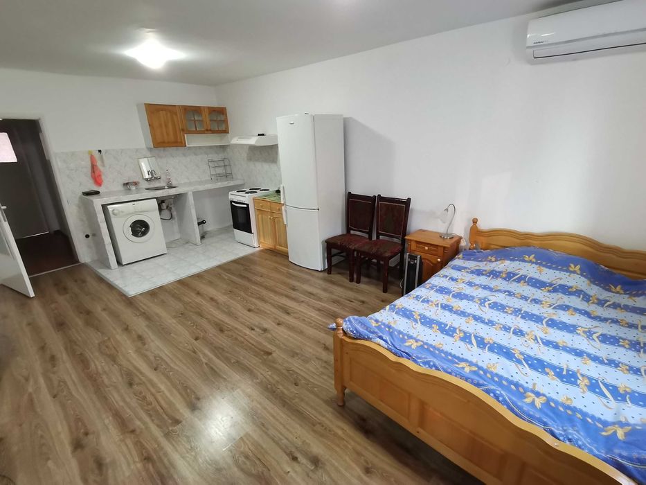 Дава се под наем Двустаен апартамент в Бургас, Лазур - 82 кв.м за 204 € - Снимка #2