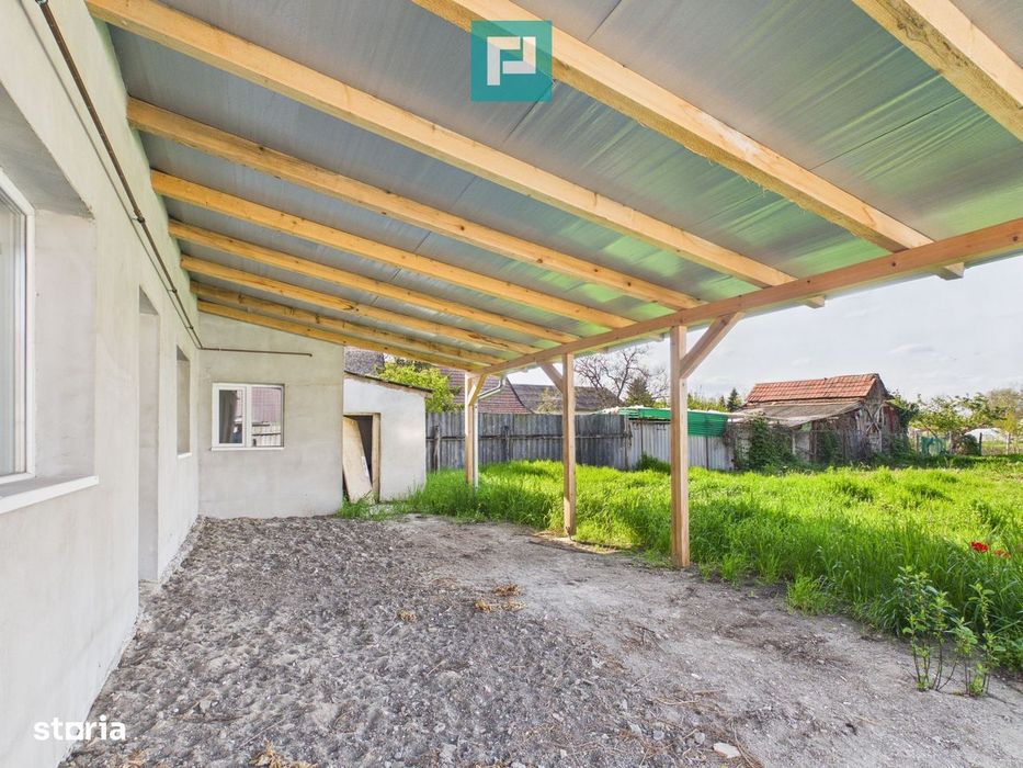 Casă renovată 4 camere si 1452 mp teren în Bătania