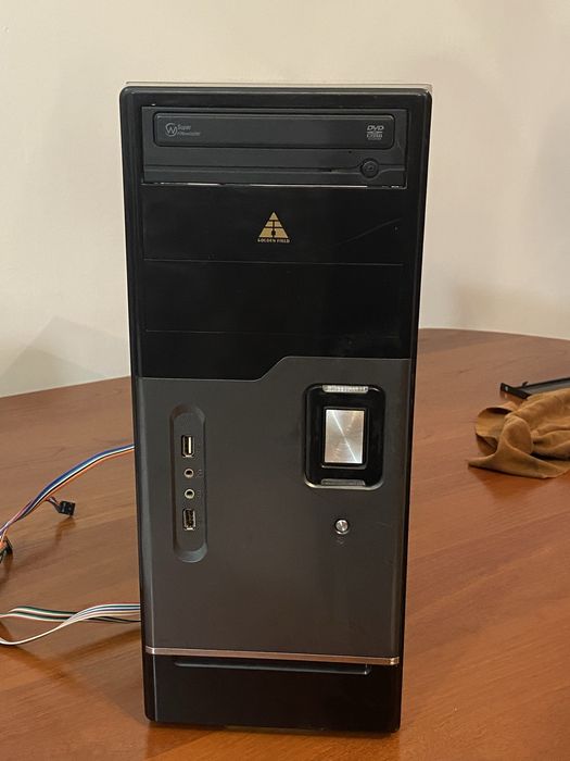 большой универсальный корпус для компьютера