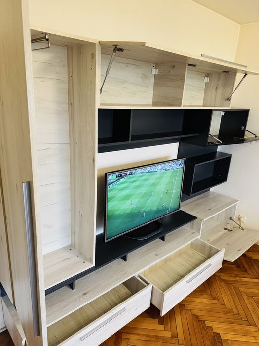 Vand mobila moderna de sufragerie/living