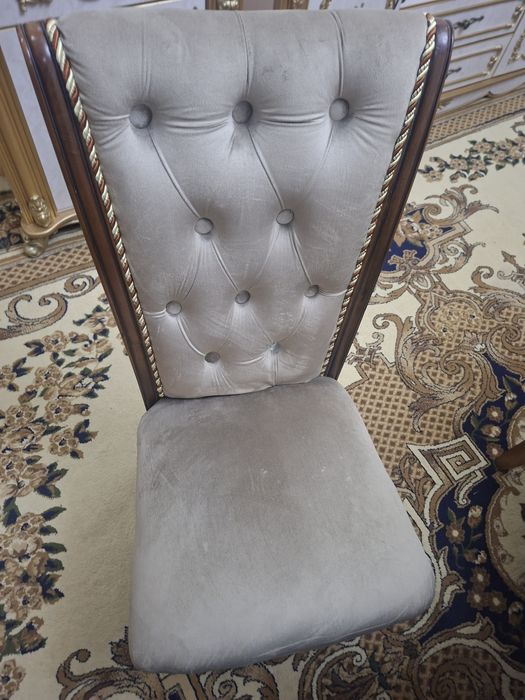 Стол и стулья в комплекте 14 стулья