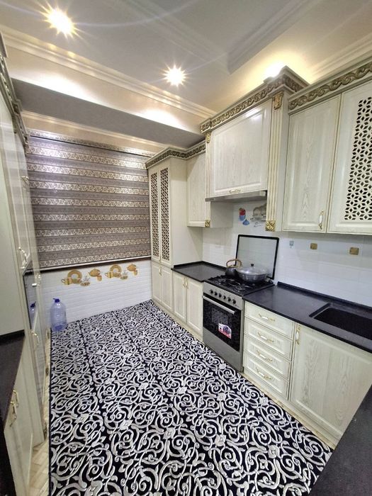 Сдается 6 ком квартира Дуплекс 7-8  этаж с лифтом.