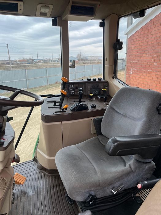 John Deere трактор