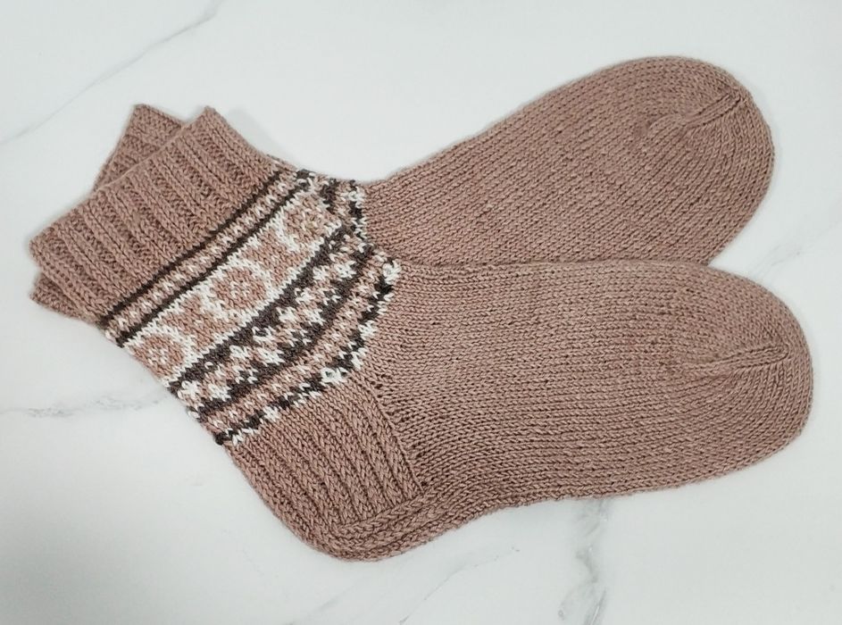 Вязаные носочки из натуральной пряжи.