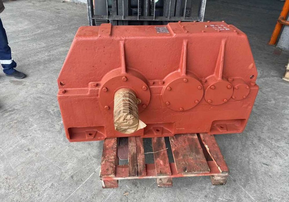 Редукторы трехступенчатые - ЦЗУ, 1ЦЗУ, ЦЗН, 1ЦЗН, ЦТНД