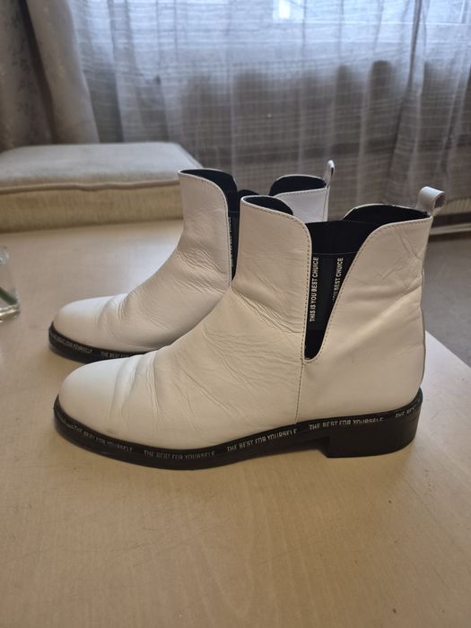 Бели боти от ест.кожа