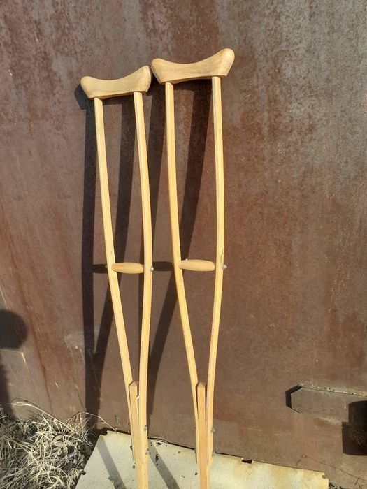 Костыли,и деревянные