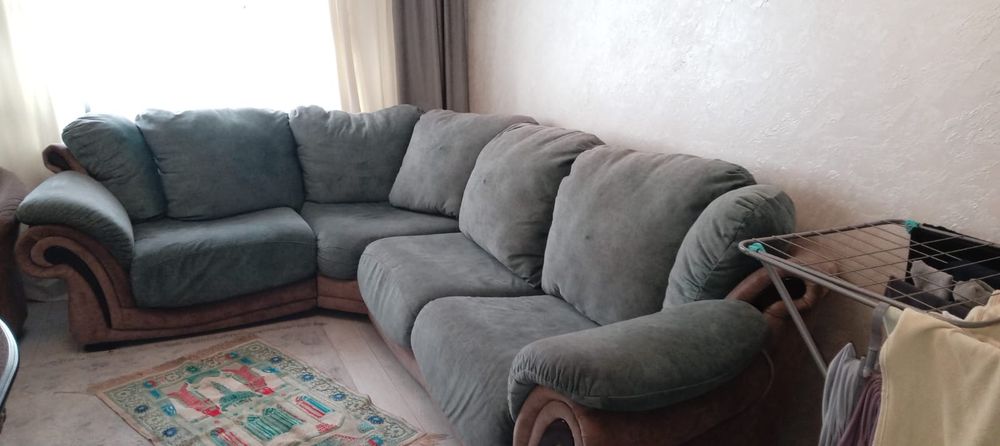 Продаю угловой диван