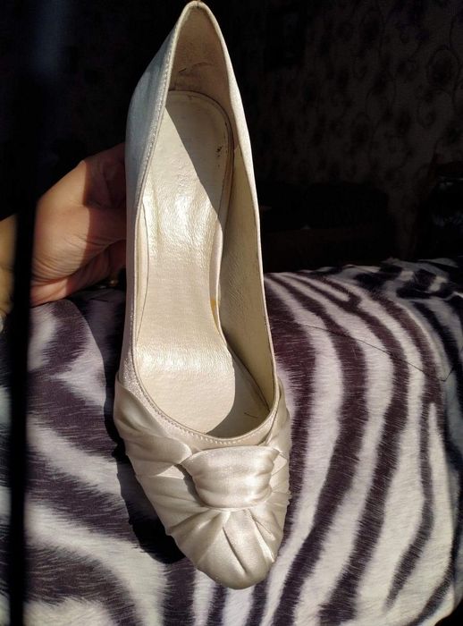 Сватбена рокля и аксесоари