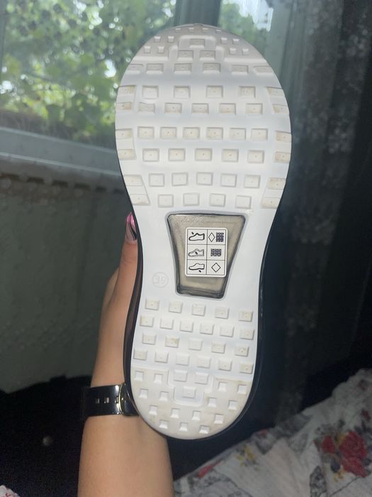 Маратонки чисто нови