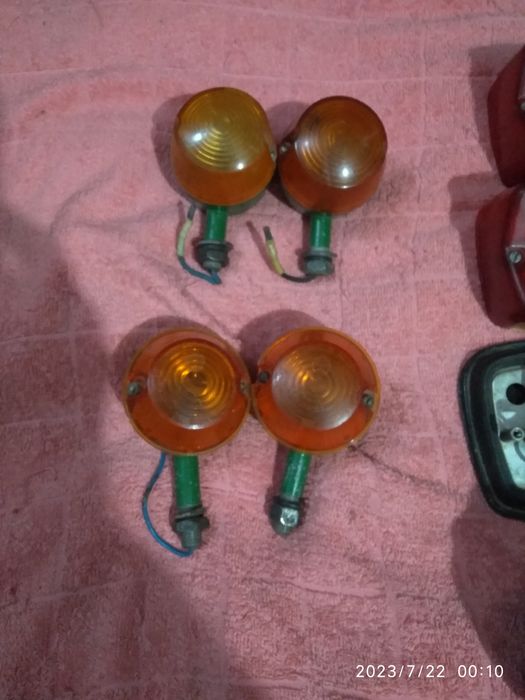 Поворотники,задний фонарь,передний фонарь.