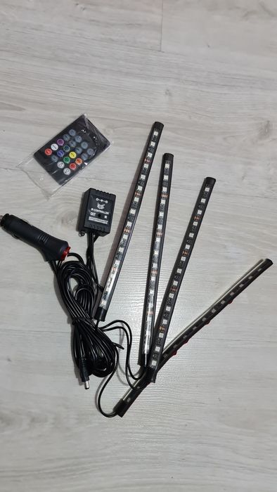 Banda led interior auto lumini picioare 12 leduri rgb ambientala