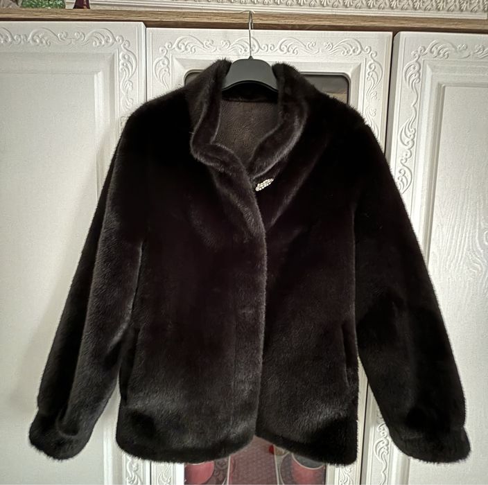 Продам красивую искуственую шубку