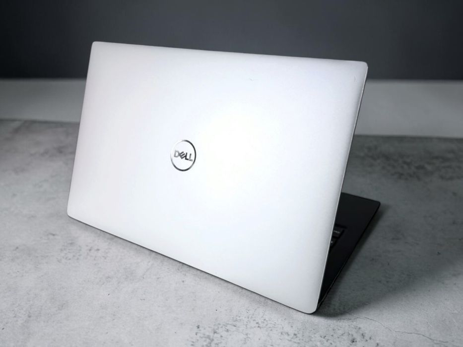 Dell XPS 13 9370 13.3" 4K UHD Touch i5-8250U 8RAM 256GB Intel UHD Graphics 620 Перфектен! Гаранция!