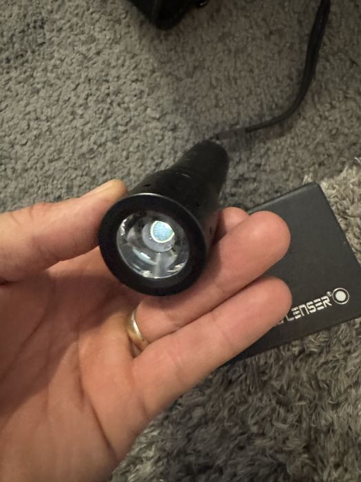 Lanterna LedLenser p7 defecta