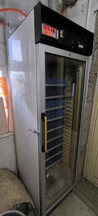 Продам инкубатор на 500 куриных яиц.