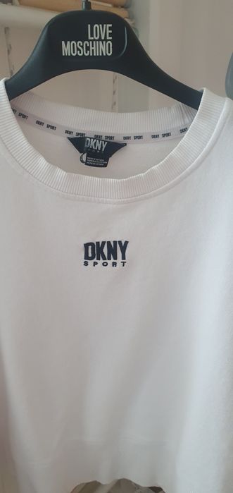 Белый лонгслив  DKNY